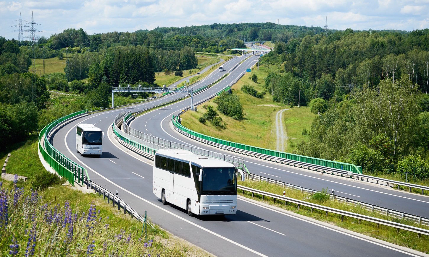 Bus of touringcar huren voor bedrijfsuitjes en zakelijke ritten